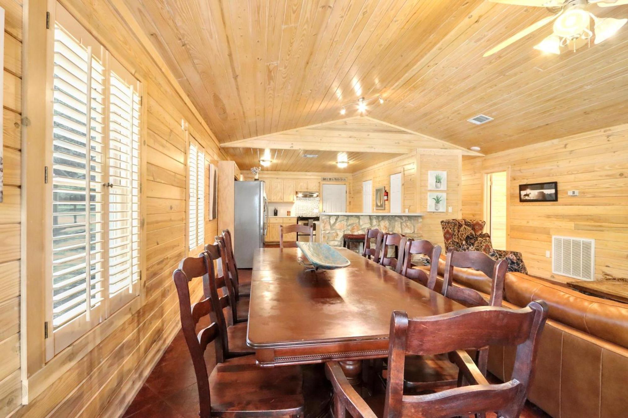 Wimberley Log Cabins Resort And Suites- The Oak Lodge Екстериор снимка